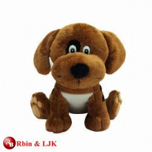Cão de brinquedo de pelúcia cor marrom